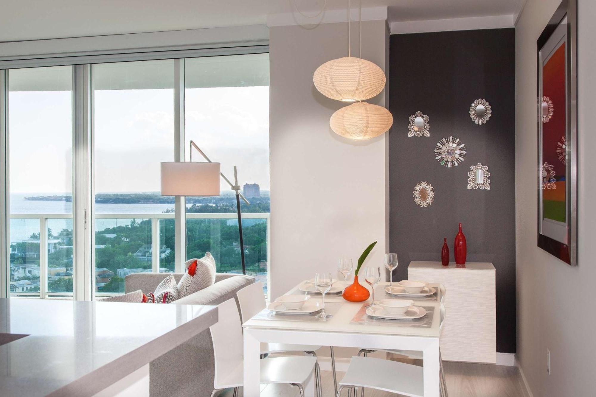 Mvr - Poolside Bliss W-skyline Views-book Now * Miami
